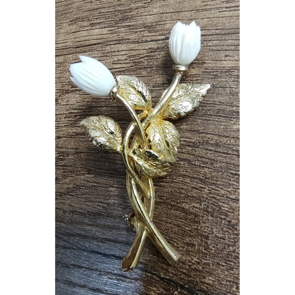 Vintage Carved White Flower Gold Tone Metal Flower Brooch Pin J269